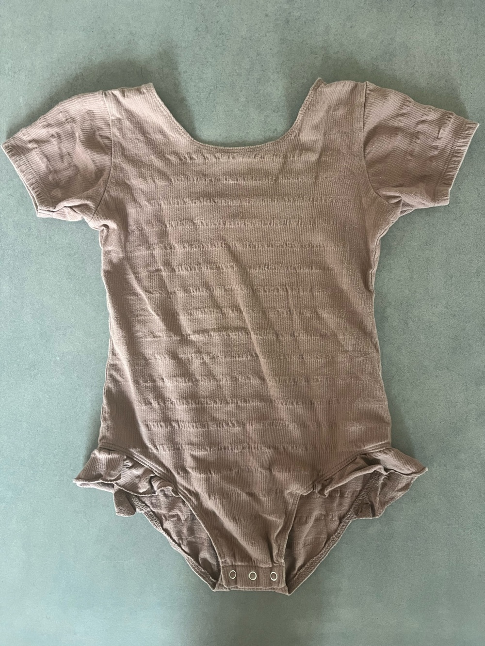 RYLEE+CRU - Kids Short Sleeve Ruffle Hem Bodysuit in Taupe - Size 8/9